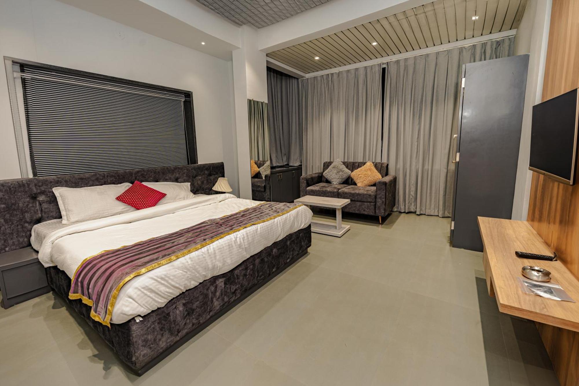 Hotel Mountain View Nashik Exteriör bild